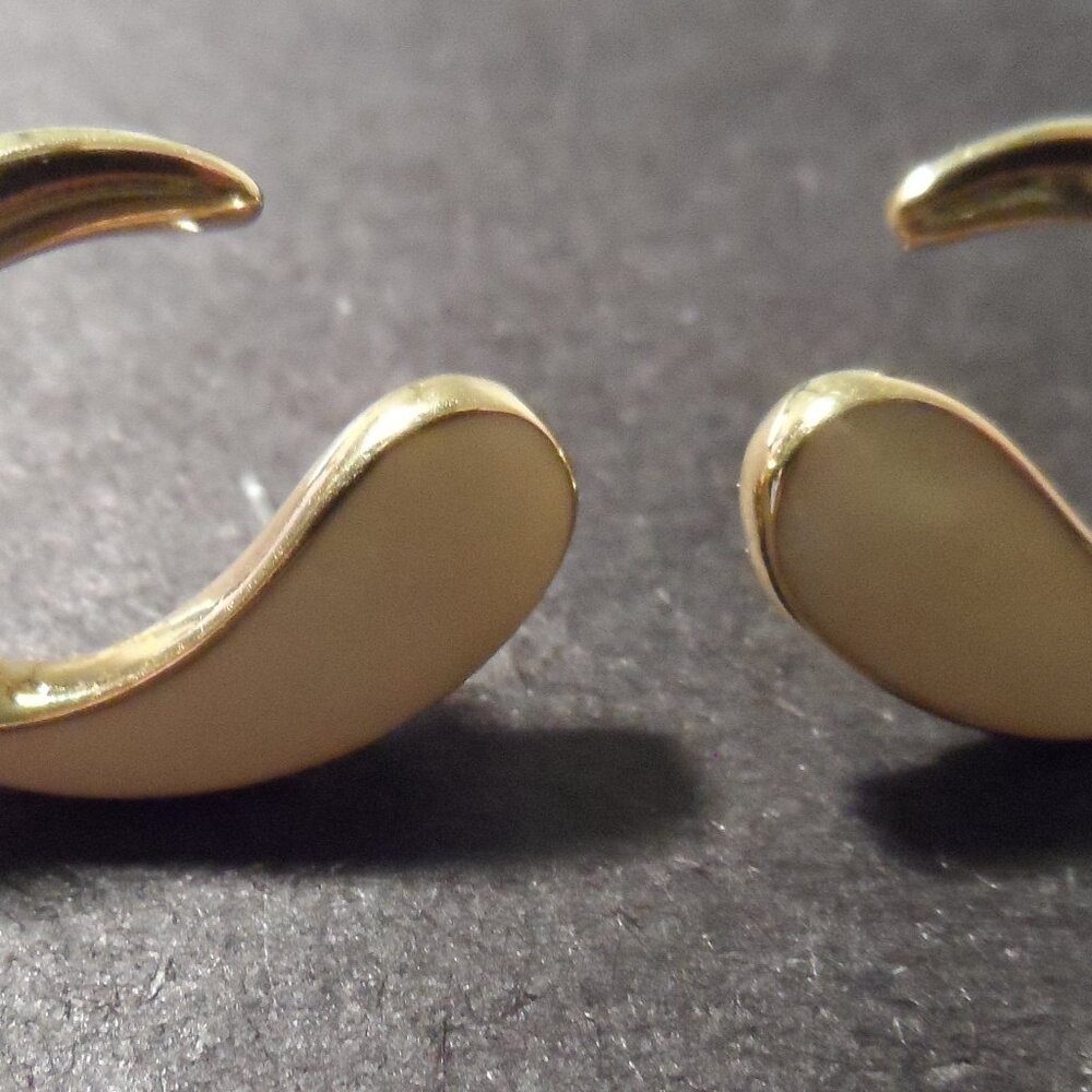 Monet Pierced Earrings Goldtone Swirls w/Beige Enamel - Picture 3 of 8